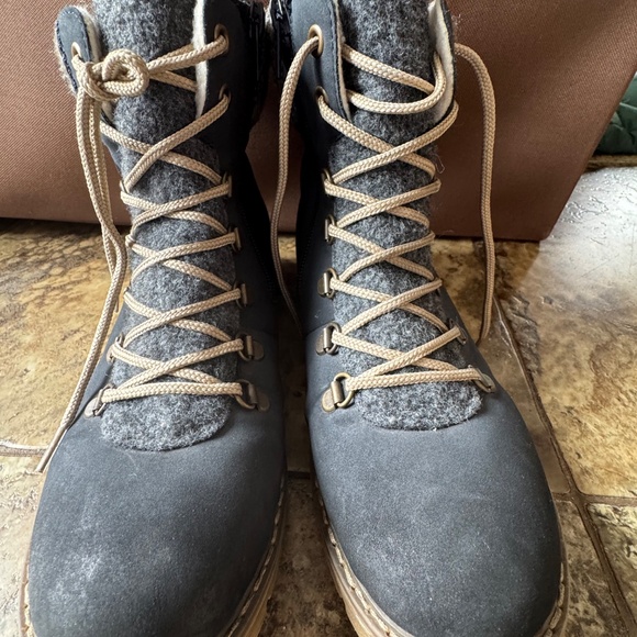 Boots - Picture 2 of 6